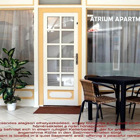 Апартаменты Basement Atrium Apartman Кестхей Экстерьер фото