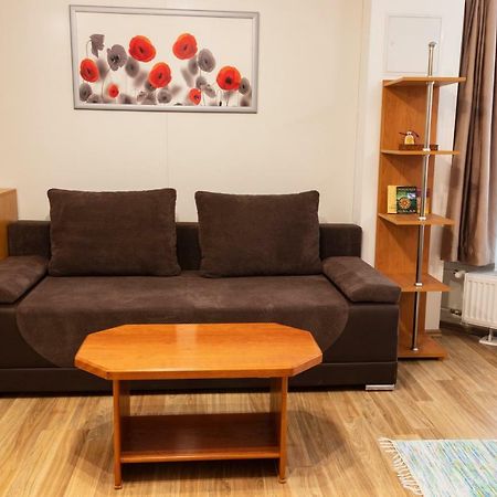 Апартаменты Basement Atrium Apartman Кестхей Экстерьер фото